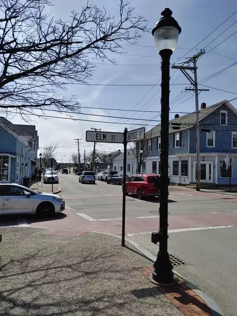 9 Cleveland St, South Dartmouth, MA 02748