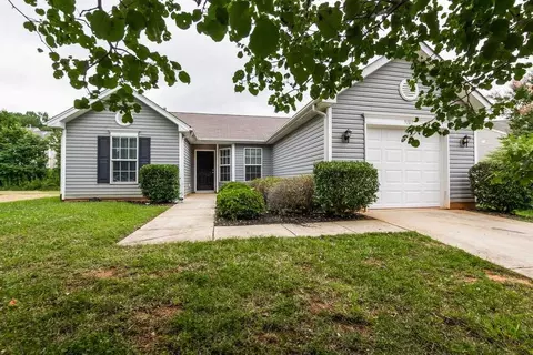 9109 Munsing Dr, Charlotte, NC 28269