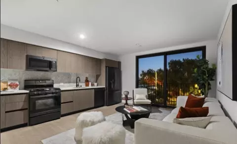 4506 Dockweiler St #504, Los Angeles, CA 90019