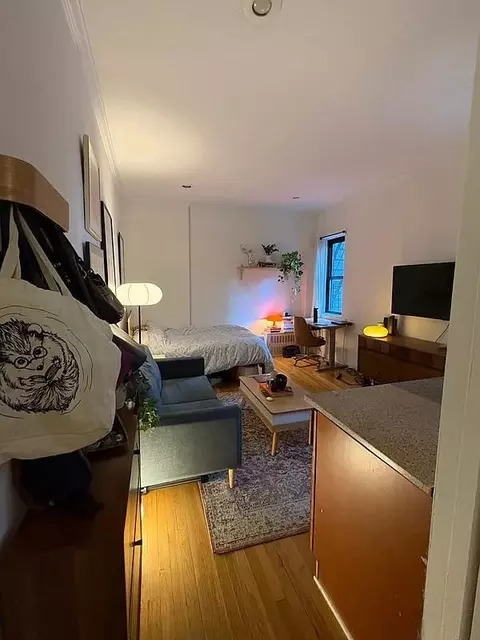 152 E 35th St #3D, New York, NY 10016