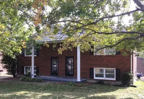 404 Whispering Hills Dr, Lexington, KY 40517