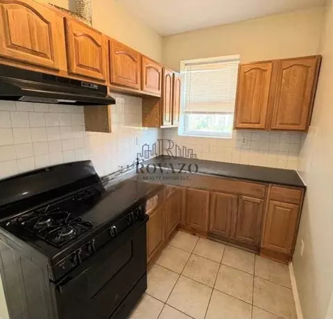 210 N 15th St #4B, East Orange, NJ 07017