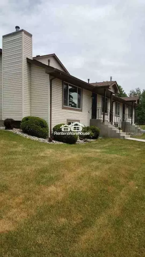 6762 Gretchen Ct N, Oakdale, MN 55128