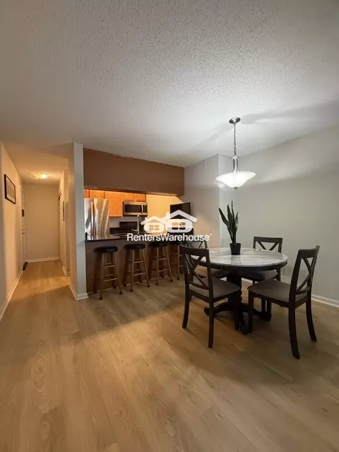 520 Ridgewood Ave #102, Minneapolis, MN 55403