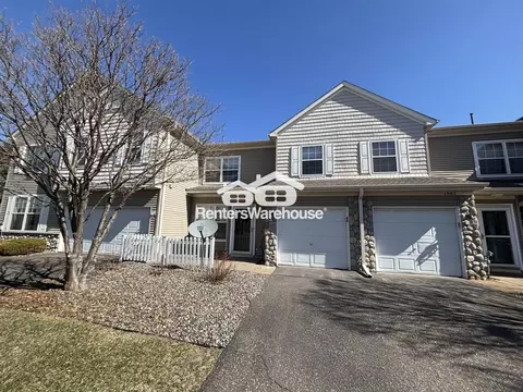 1905 Wildflower Ct, Arden Hills, MN 55126