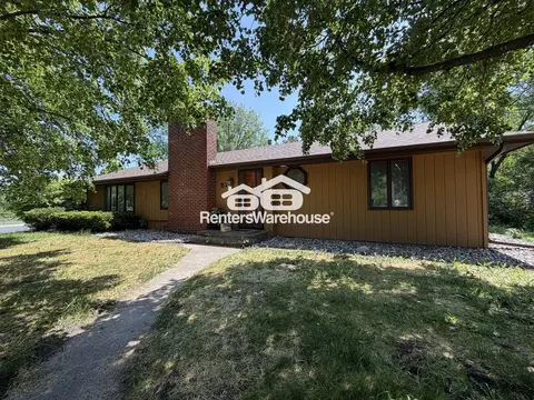 52 West Rd, Circle Pines, MN 55014