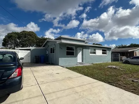 3921 SW 31st Dr, Pembroke Park, FL 33023