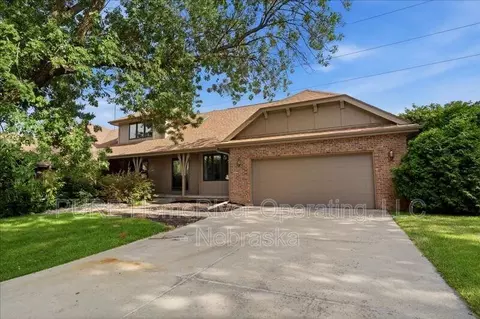 15527 Mason Cir, Omaha, NE 68154