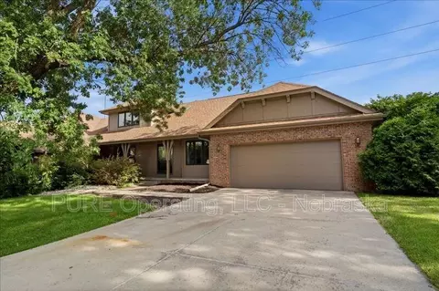 15527 Mason Cir, Omaha, NE 68154