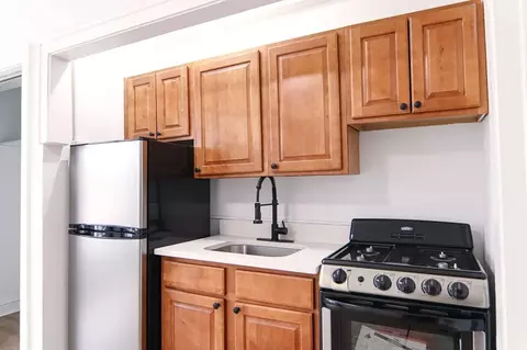 905 W Carmen Ave #610, Chicago, IL 60640