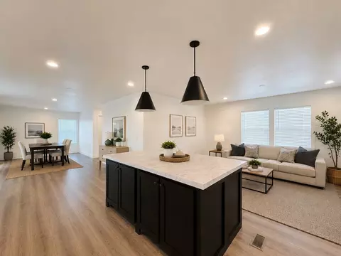 2060 N Center St #42, Mesa, AZ 85201
