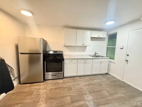 194 Main St #1R, Cohoes, NY 12047