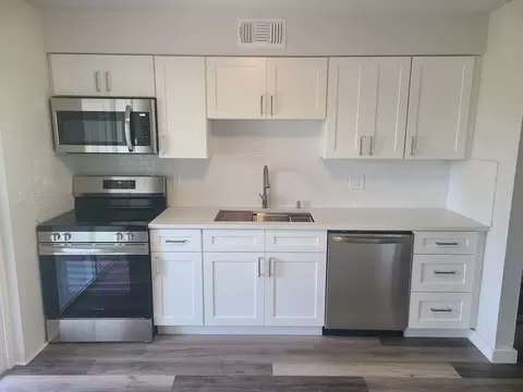 7196 68th Ct N #B, Pinellas Park, FL 33781