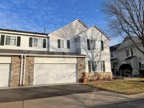 11011 Oak Grove Cir #B, Woodbury, MN 55129