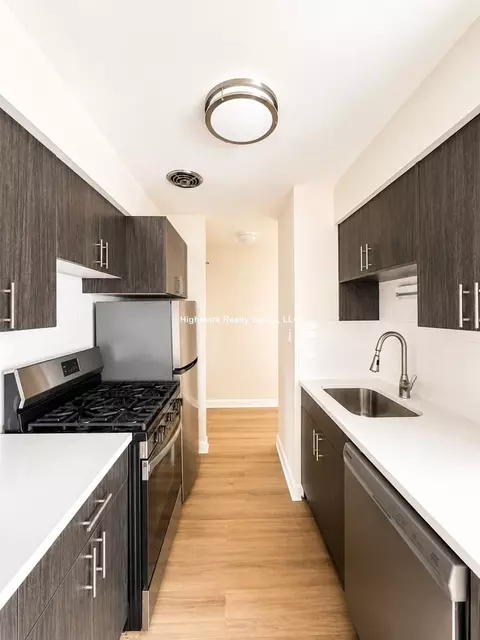 6011 N Winthrop Ave #412N, Chicago, IL 60660