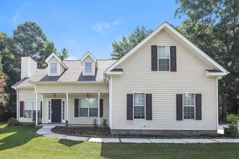 92 Dogwood Lakes Dr, Hampton, GA 30228