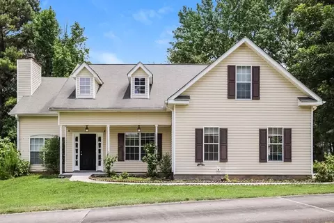 92 Dogwood Lakes Dr, Hampton, GA 30228