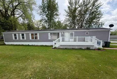 4931 Abrams Dr, Muscatine, IA 52761