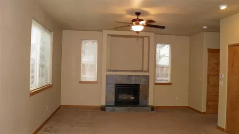 20249 Knightsbridge Pl, Bend, OR 97702 photo 4