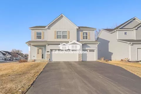 923 112th Ln NE, Blaine, MN 55434