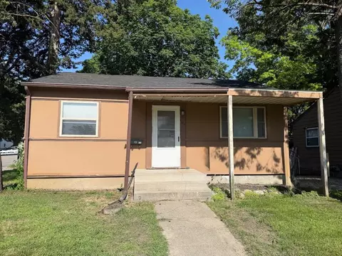 102 S Maple Ave, Ames, IA 50010