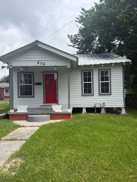806 W D St, Rayne, LA 70578