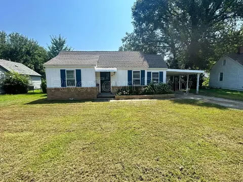 1070 E Walthal Cir, Memphis, TN 38111