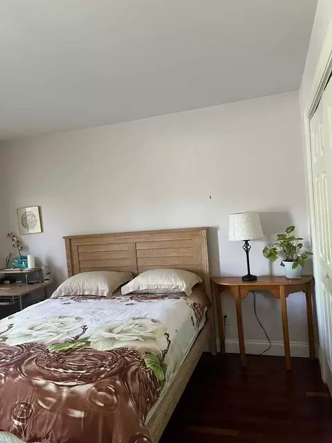 39 Smith St, Marblehead, MA 01945