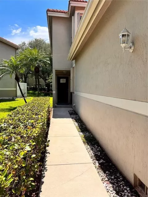 1290 Sorrento Dr, Weston, FL 33326