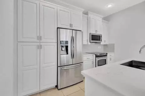 838 NW 83rd Ln, Boca Raton, FL 33487