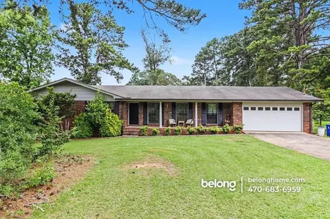 135 Marilyn Dr E, Fayetteville, GA 30214
