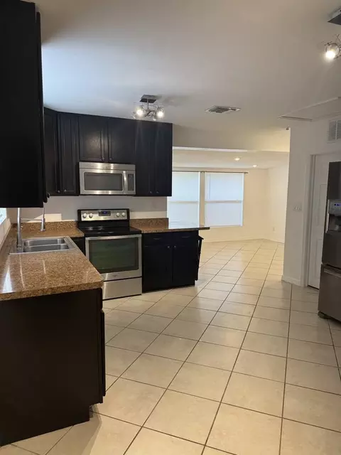 2927 62nd Ave N #NA, Saint Petersburg, FL 33702