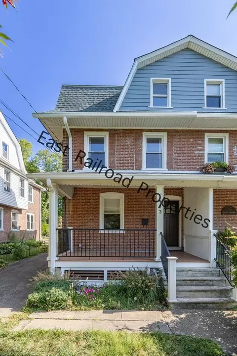 913 E Railroad Ave, Bryn Mawr, PA 19010