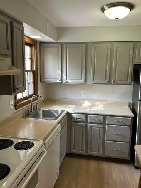 412 Anawanda Ave #412, St. Clair, PA 15228