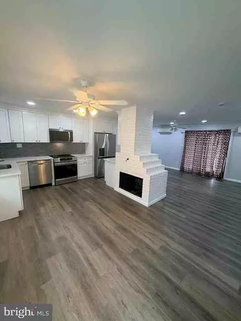 89 Timber Ln, Levittown, PA 19054