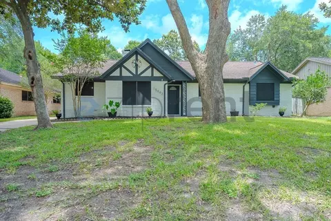 15443 Blackhawk Blvd, Friendswood, TX 77546