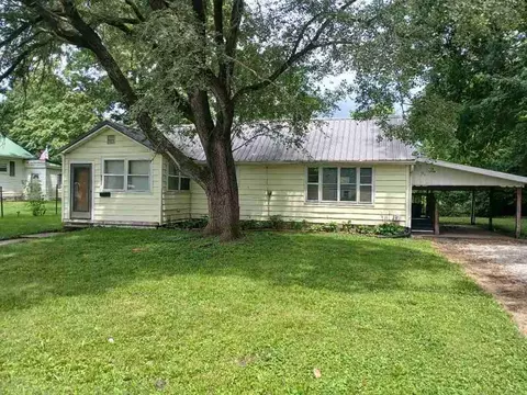 902 S Fair St, Olney, IL 62450