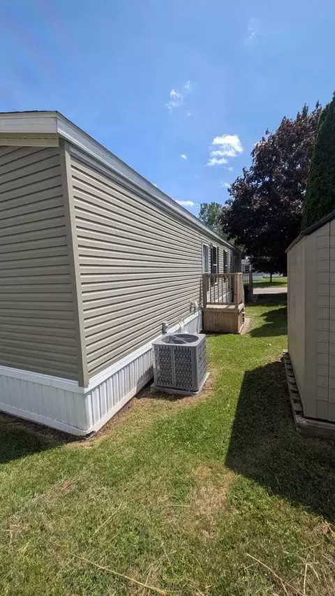 9358 White Pine Ct #120, Linden, MI 48451