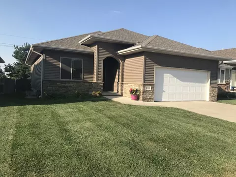 17020 Cypress St #NA, Omaha, NE 68136