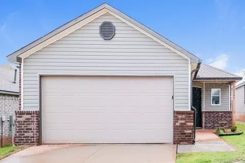 10044 Blackjack Rd, Yukon, OK 73099