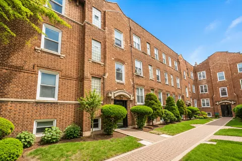 656 W Oakdale Ave #2D, Chicago, IL 60657