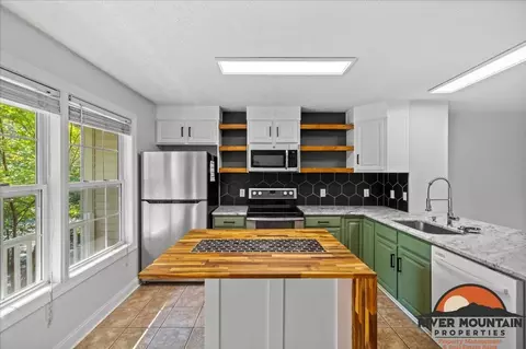 1140 Orange Leaf Ct, Christiansburg, VA 24073