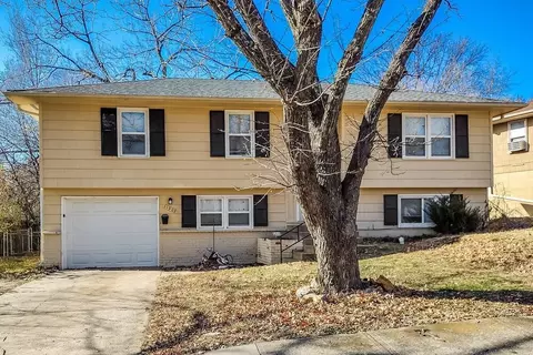 11908 Bennington Ave, Grandview, MO 64030
