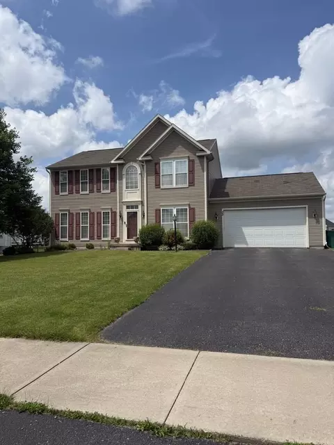 32 Goldfinch Dr, West Henrietta, NY 14586