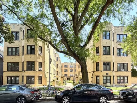 3821 N Greenview Ave #1E, Chicago, IL 60613