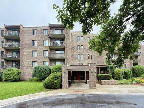525 S Quentin Rd #317, Palatine, IL 60067