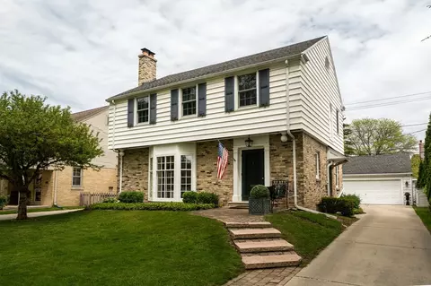 6014 N Kent Ave, Whitefish Bay, WI 53217