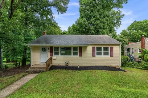 18 Grandin Cir, Rockville, MD 20851