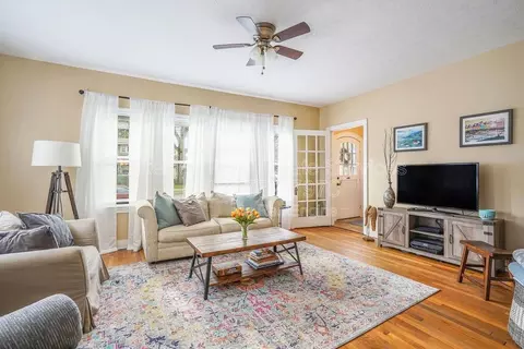 928 Calvin Ave SE, Grand Rapids, MI 49506
