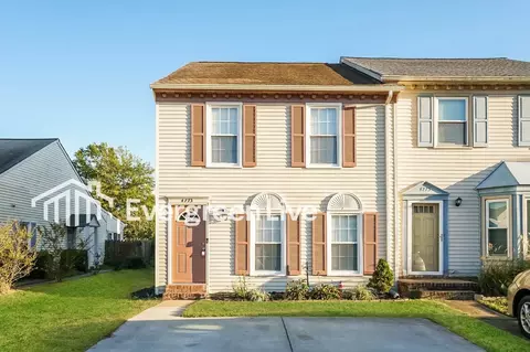 4773 Woods Edge Rd, Virginia Beach, VA 23462
